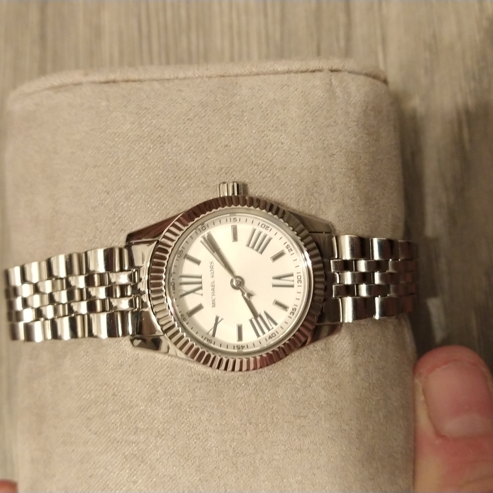 Watch - Picture 2 of 5